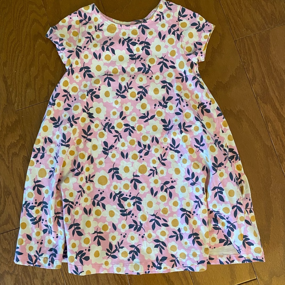 Hanna Andersson floral short sleeved play dress, size 5